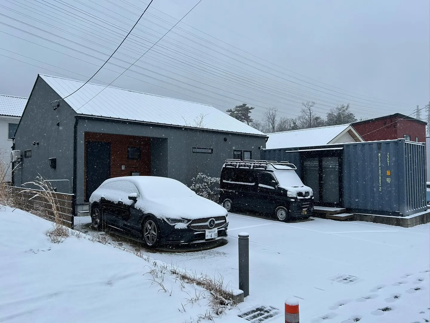 今日は瀬戸市でも雪が降ってます