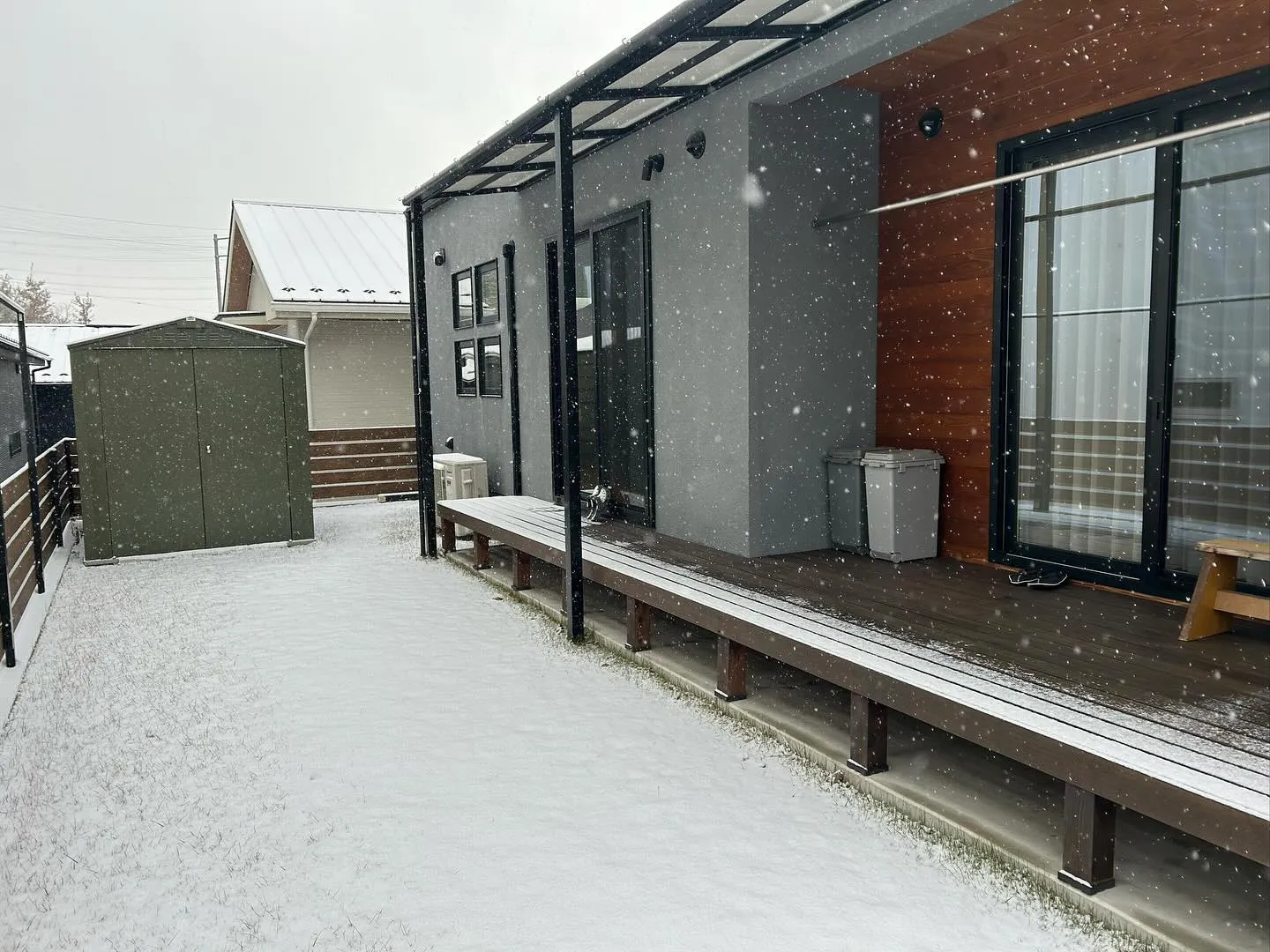 今日は瀬戸市でも雪が降ってます