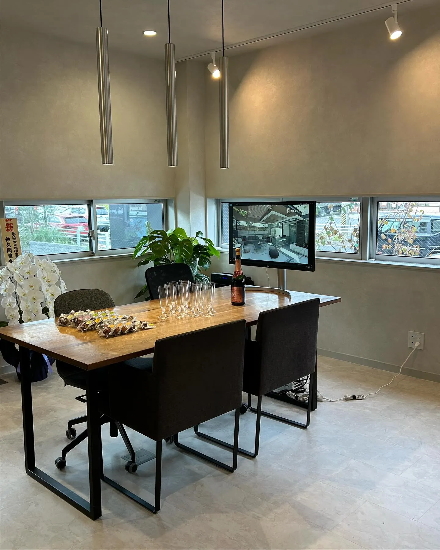 エクステリア工事で超有名なニュートラル様の新事務所の内装を手...