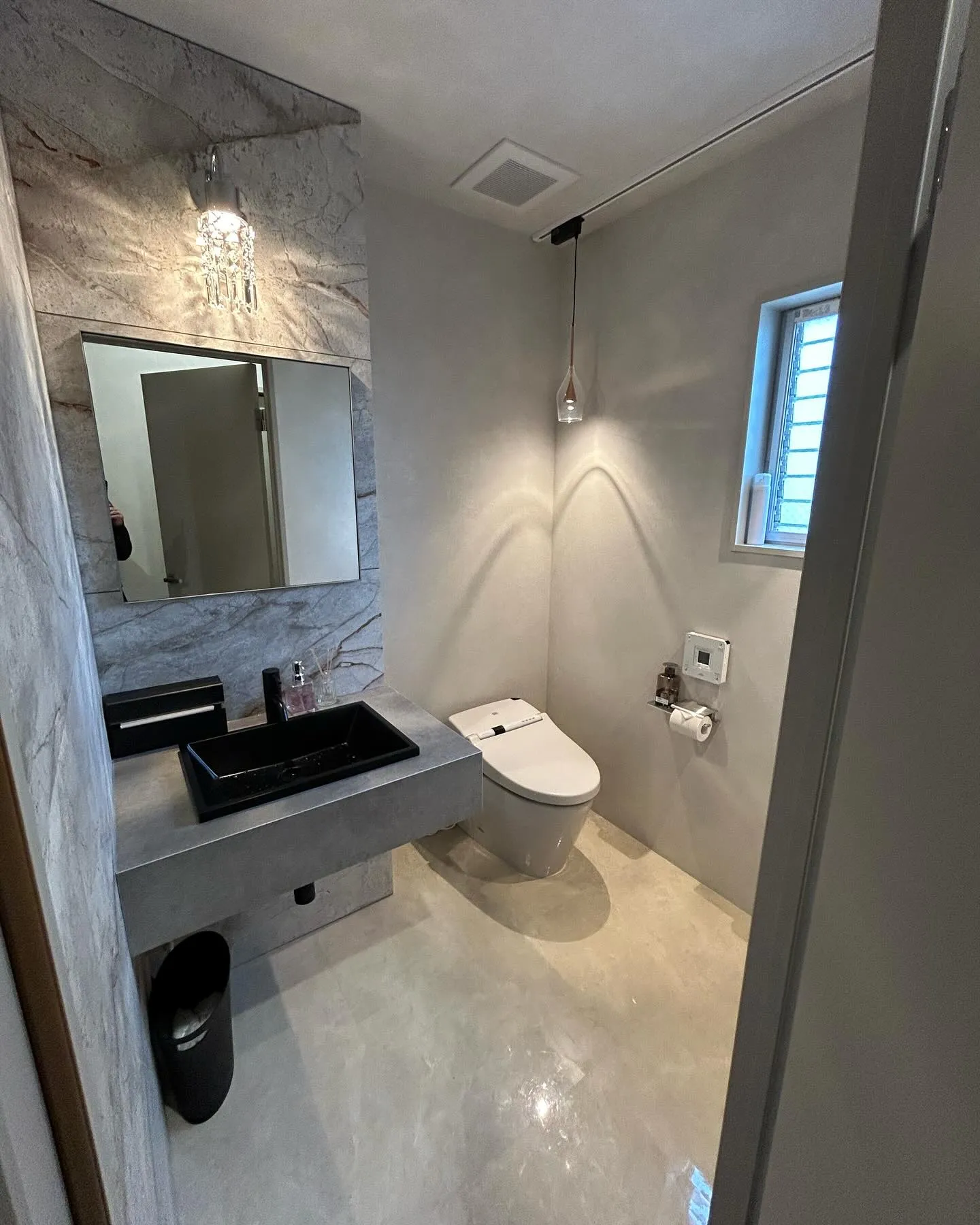 エクステリア工事で超有名なニュートラル様の新事務所の内装を手...